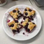 Delicious blackberry cobbler bars topped with a crumbly crust and fresh blackberries.